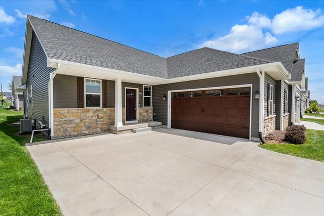 3082 Charissas Place, Bettendorf, IA 52722