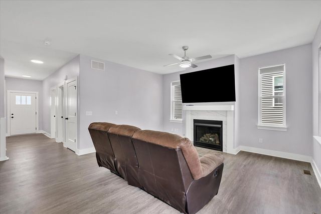 3082 Charissas Place, Bettendorf, IA 52722