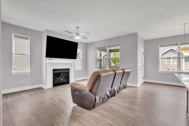 3082 Charissas Place, Bettendorf, IA 52722
