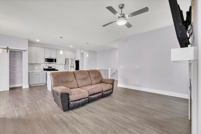 3082 Charissas Place, Bettendorf, IA 52722