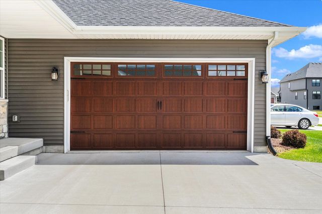 3082 Charissas Place, Bettendorf, IA 52722