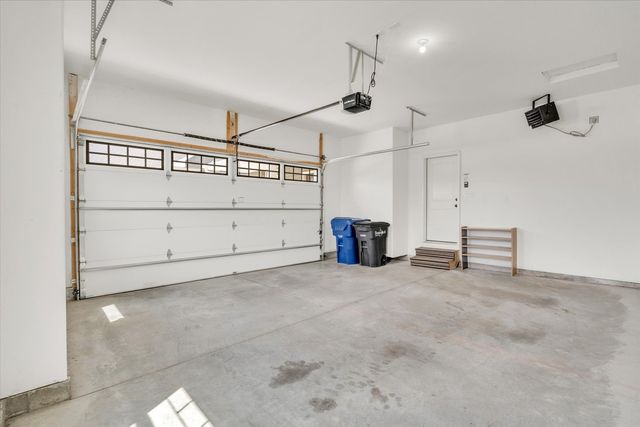 3082 Charissas Place, Bettendorf, IA 52722