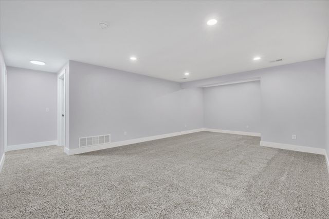 3082 Charissas Place, Bettendorf, IA 52722