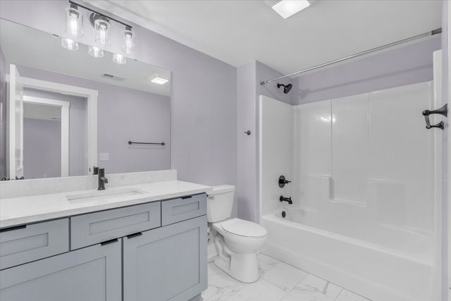 3082 Charissas Place, Bettendorf, IA 52722