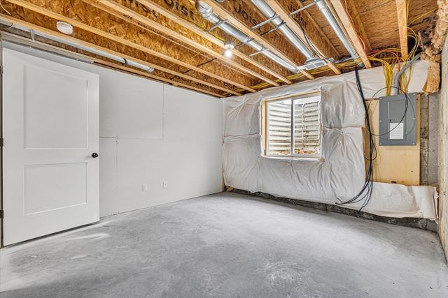 3082 Charissas Place, Bettendorf, IA 52722