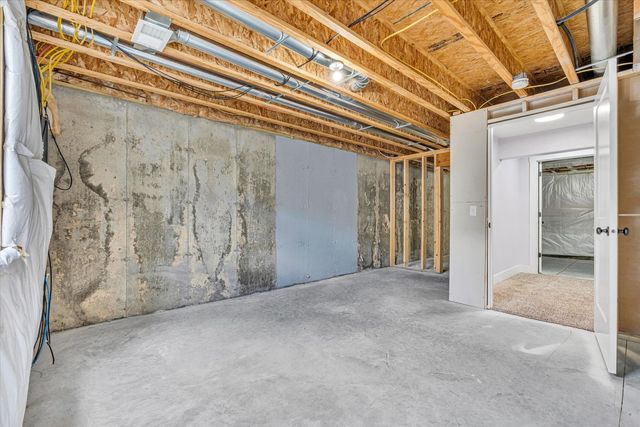 3082 Charissas Place, Bettendorf, IA 52722
