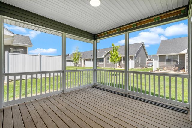 3082 Charissas Place, Bettendorf, IA 52722