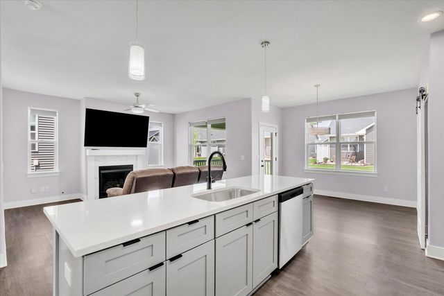 3082 Charissas Place, Bettendorf, IA 52722