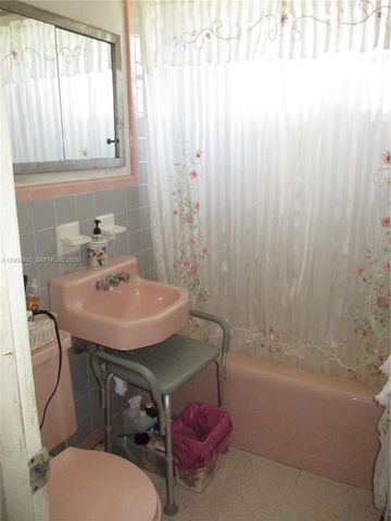 19311 Gulfstream Rd, Cutler Bay, FL 33157