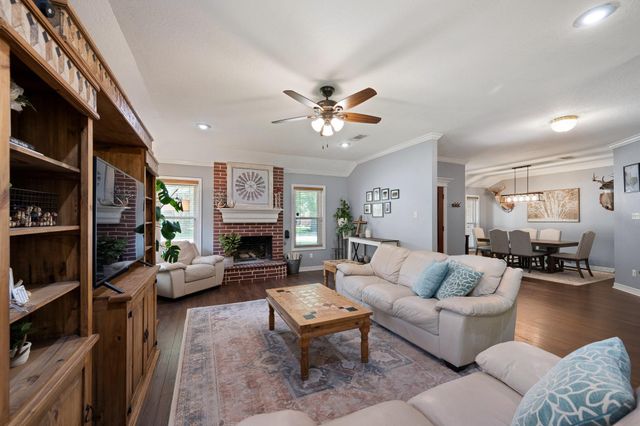 116 Zinnia Street, Lake Jackson, TX 77566