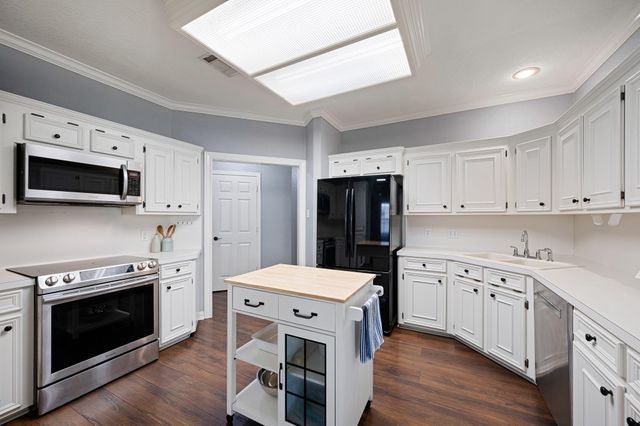 116 Zinnia Street, Lake Jackson, TX 77566
