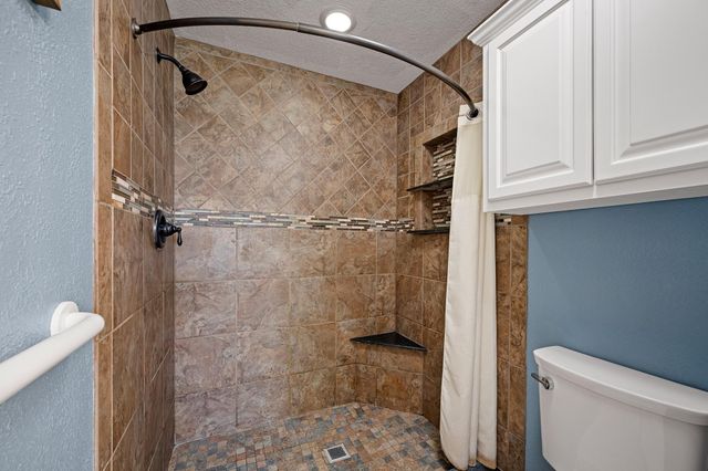 116 Zinnia Street, Lake Jackson, TX 77566