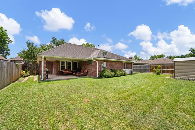 116 Zinnia Street, Lake Jackson, TX 77566