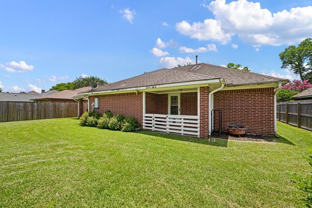 116 Zinnia Street, Lake Jackson, TX 77566