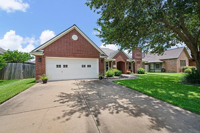 116 Zinnia Street, Lake Jackson, TX 77566