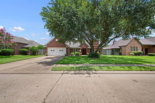 116 Zinnia Street, Lake Jackson, TX 77566
