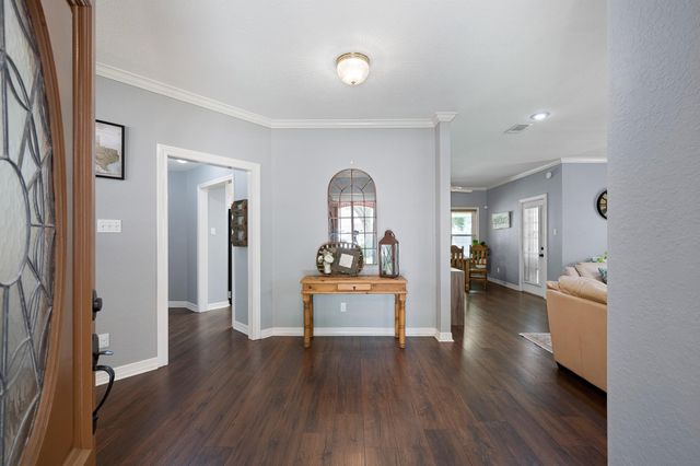 116 Zinnia Street, Lake Jackson, TX 77566