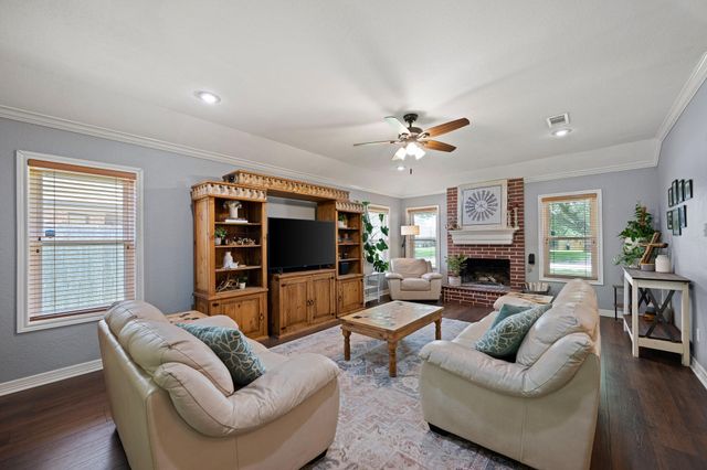116 Zinnia Street, Lake Jackson, TX 77566