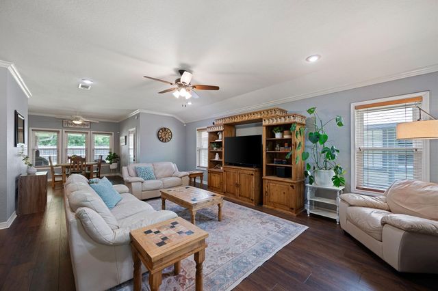116 Zinnia Street, Lake Jackson, TX 77566