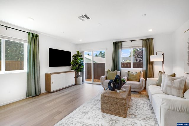 1390 NW Laura Vista Dr, Albany, OR 97321