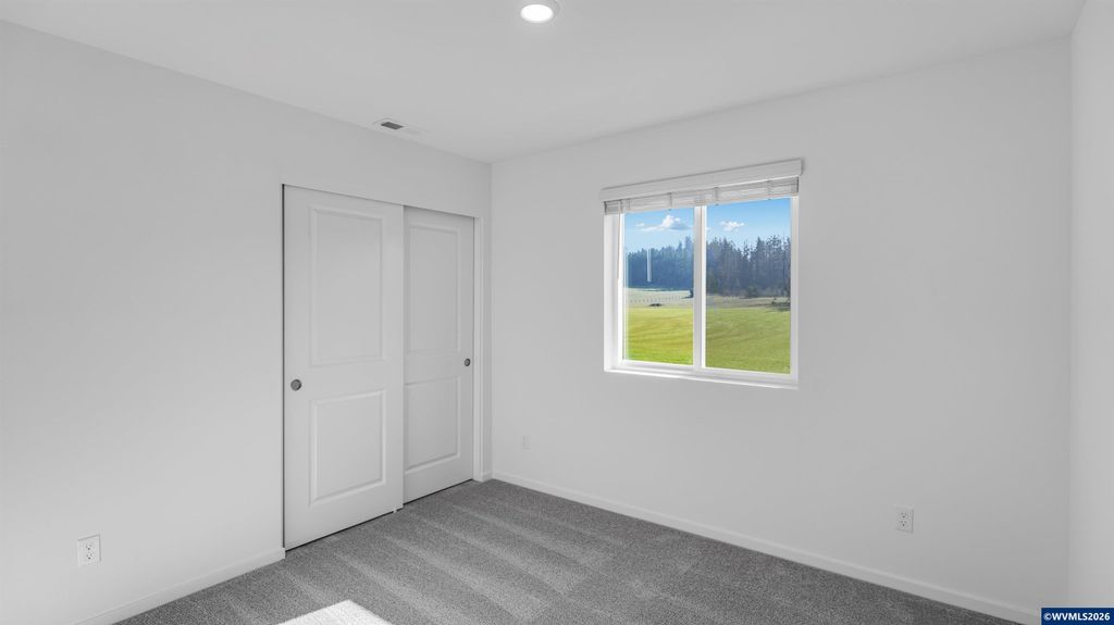 Image 10 of property listing at 1390 NW Laura Vista Dr, Albany, OR 97321