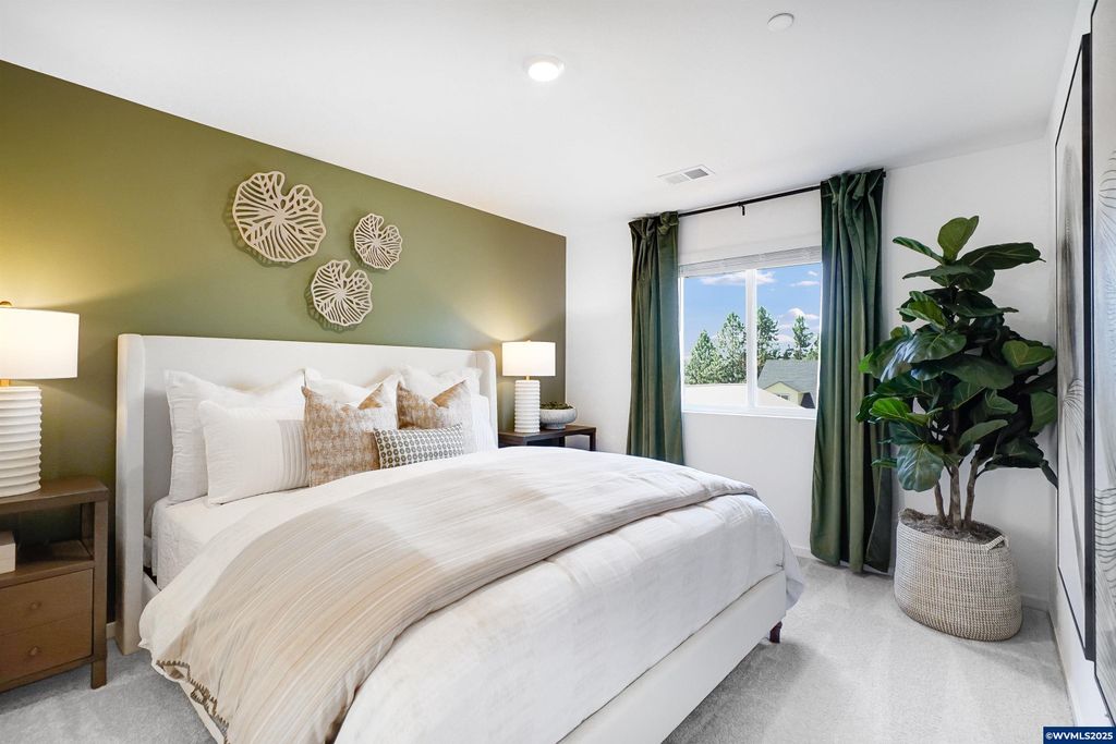 Image 21 of property listing at 1390 NW Laura Vista Dr, Albany, OR 97321