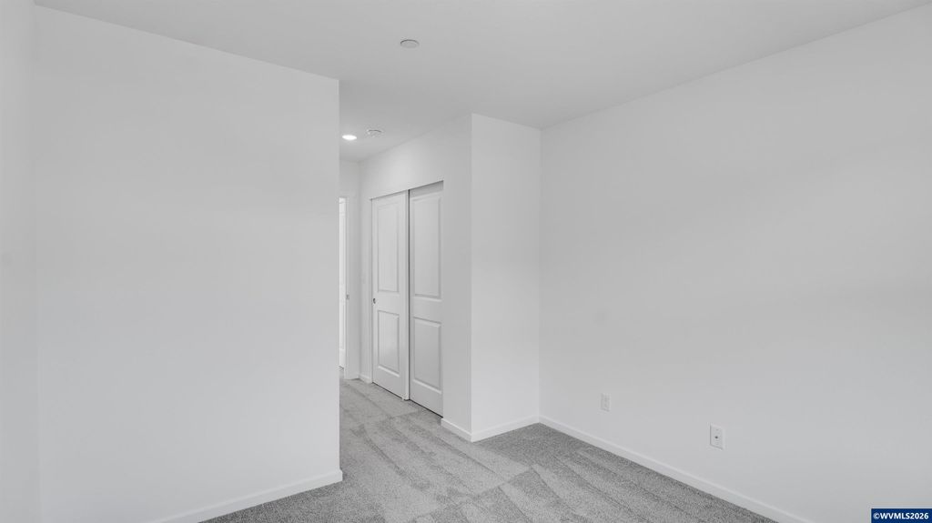 Image 7 of property listing at 1390 NW Laura Vista Dr, Albany, OR 97321