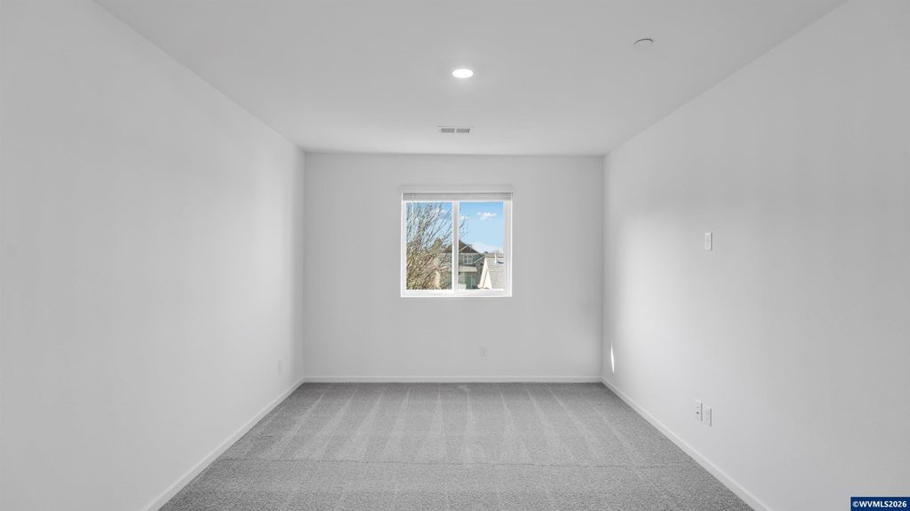 Image 9 of property listing at 1390 NW Laura Vista Dr, Albany, OR 97321