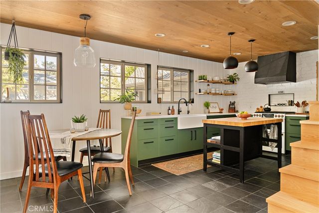 28001 North Bay, Lake Arrowhead, CA 92352