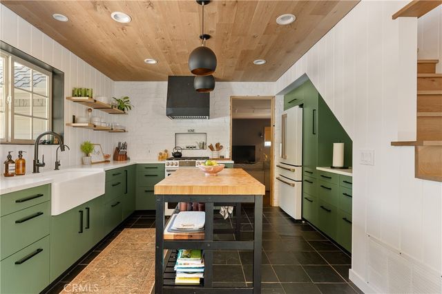 28001 North Bay, Lake Arrowhead, CA 92352