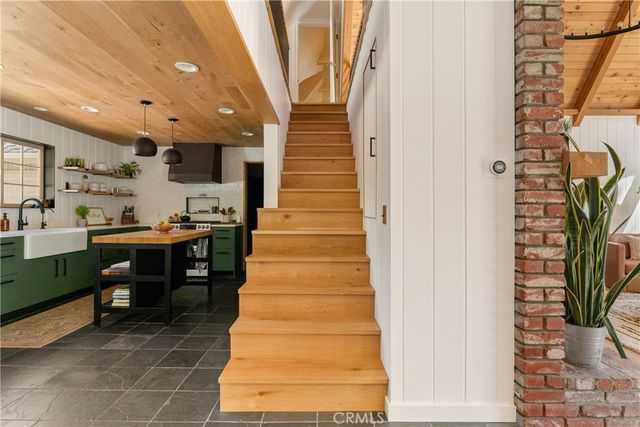 28001 North Bay, Lake Arrowhead, CA 92352