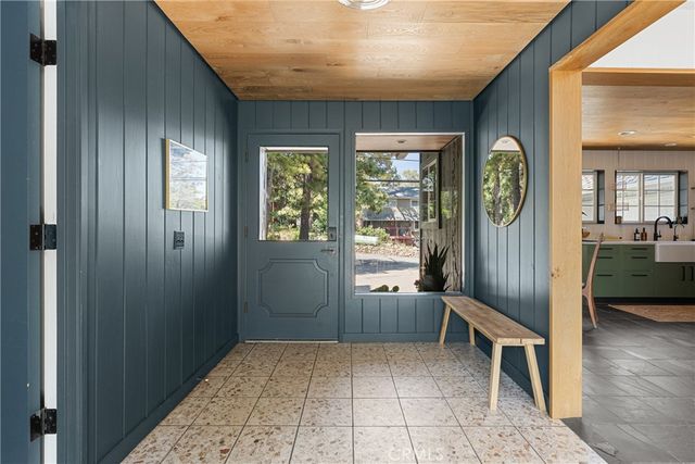 28001 North Bay, Lake Arrowhead, CA 92352