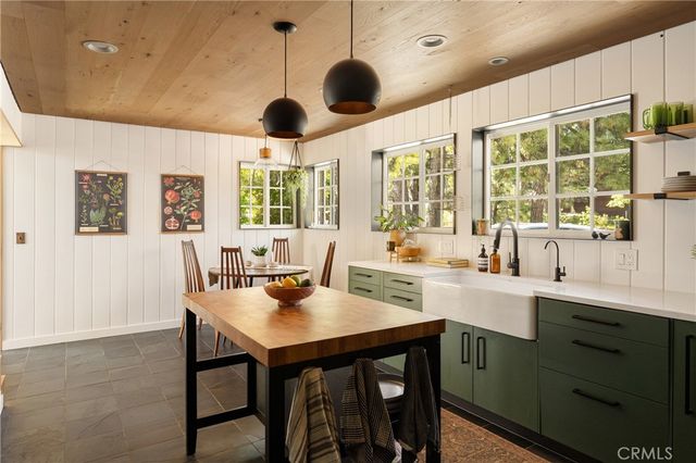 28001 North Bay, Lake Arrowhead, CA 92352