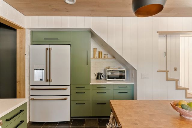 28001 North Bay, Lake Arrowhead, CA 92352