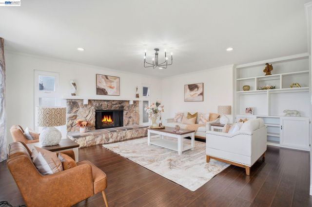 3247 Revere Ave, Oakland, CA 94605