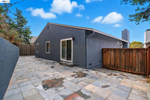 3247 Revere Ave, Oakland, CA 94605