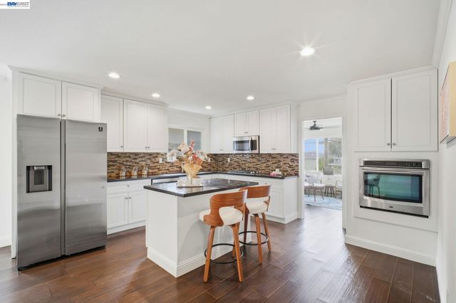 3247 Revere Ave, Oakland, CA 94605