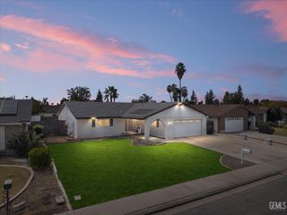 5005 Surrey Lane, Bakersfield, CA 93309