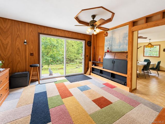 129 Village Line Road, Babylon, NY 11702
