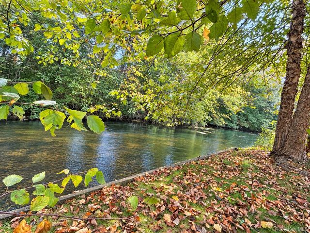 129 Village Line Road, Babylon, NY 11702