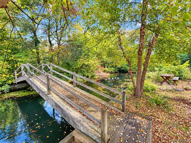 129 Village Line Road, Babylon, NY 11702