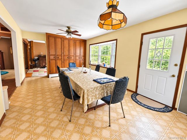 129 Village Line Road, Babylon, NY 11702