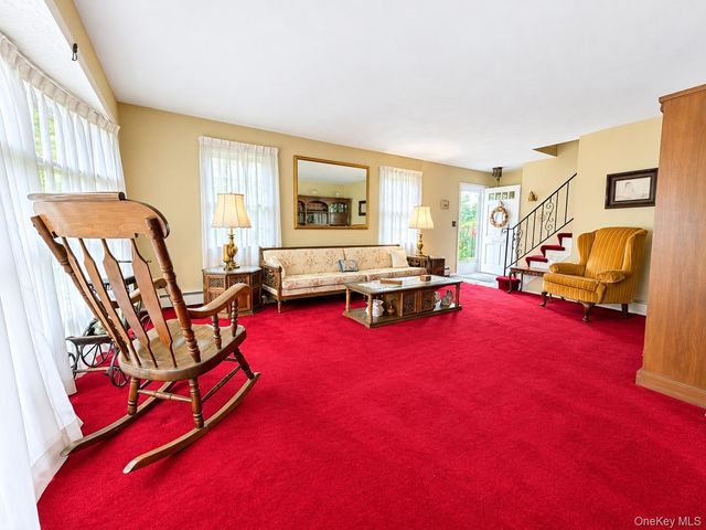 129 Village Line Road, Babylon, NY 11702