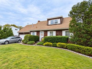 129 Village Line Road, Babylon, NY 11702