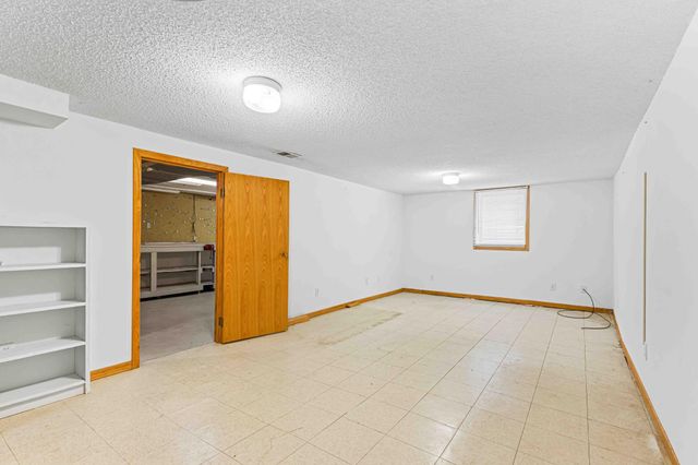 1624 4th Street S, Moorhead, MN 56560
