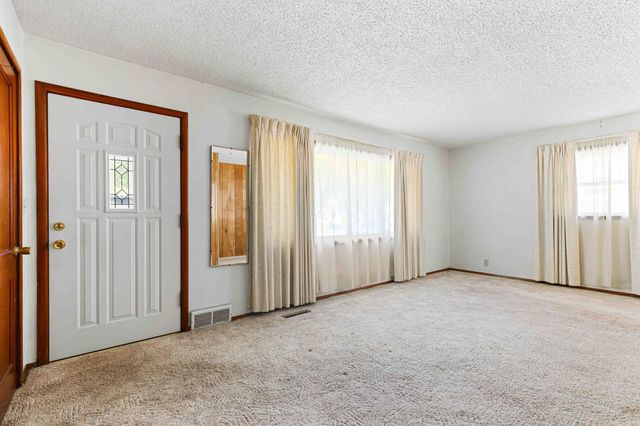 1624 4th Street S, Moorhead, MN 56560