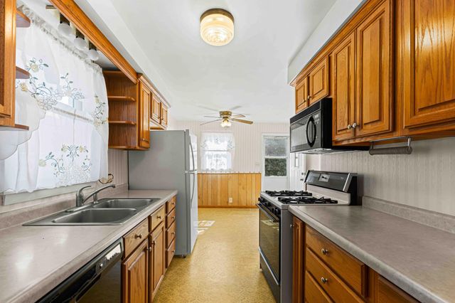 1624 4th Street S, Moorhead, MN 56560