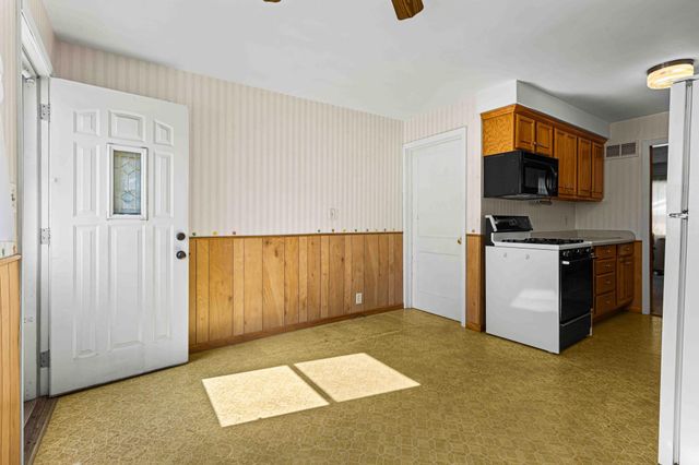 1624 4th Street S, Moorhead, MN 56560