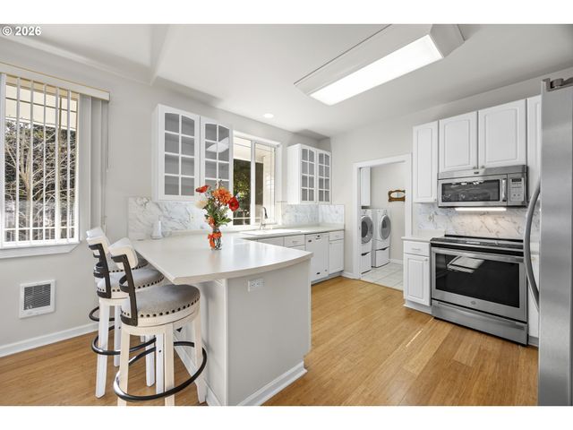 2284 21ST St, Florence, OR 97439