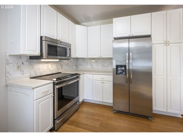 2284 21ST St, Florence, OR 97439